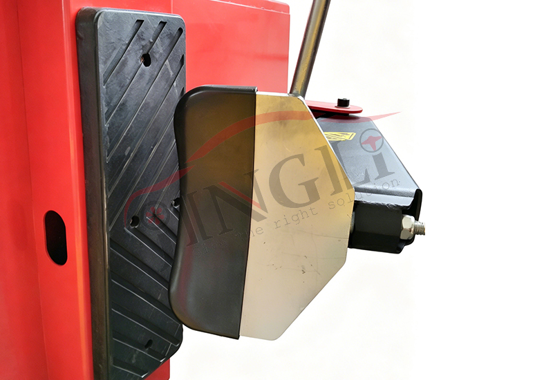 TIRE CHANGER AD311-Reinforced Bead Breaker